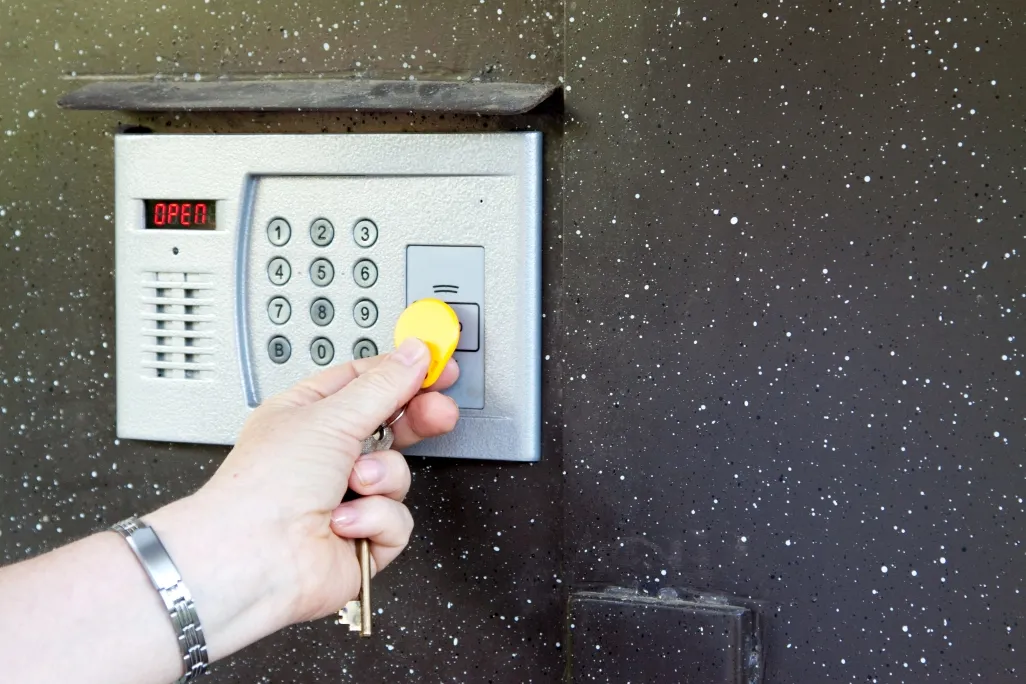 В Казани еще 3,5 тыс. домофонов  будут оповещать о беспилотной опасности