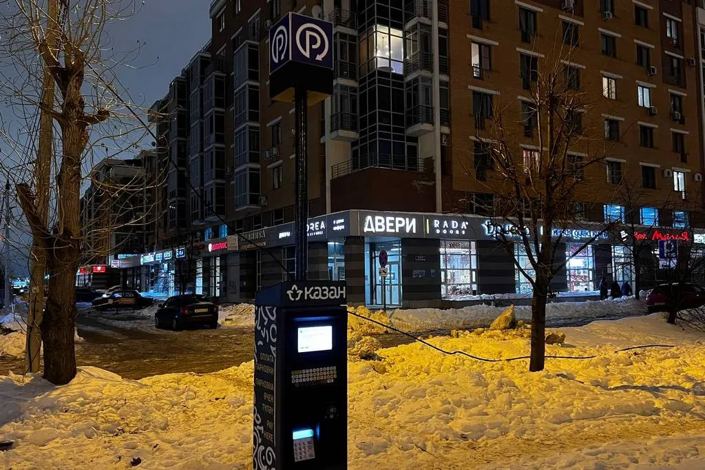 Битва за асфальт: как автолюбителей выгоняют с бесплатных парковок на окраине Казани