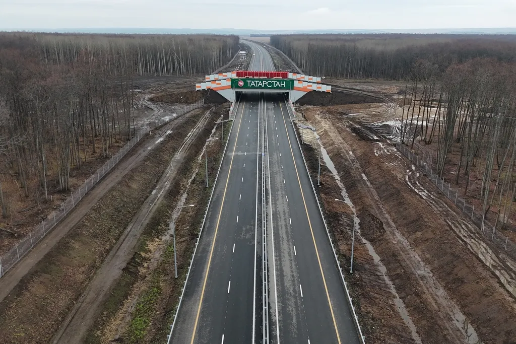 В Татарстане запустили движение по участку трассы М12 