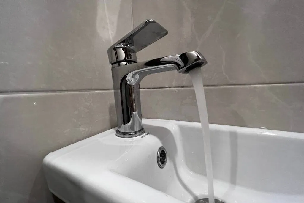 Стали известны дома, где не будет горячей воды в июле