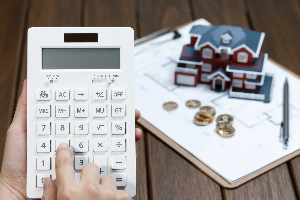 Налог с продажи квартиры 2025-2026: как рассчитать и законно сэкономить