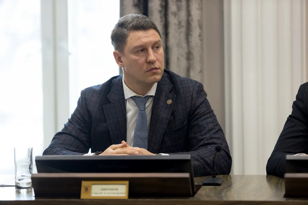 Главу Кировского и Московского районов сняли с должности из-за сдачи супругой квартиры в аренду