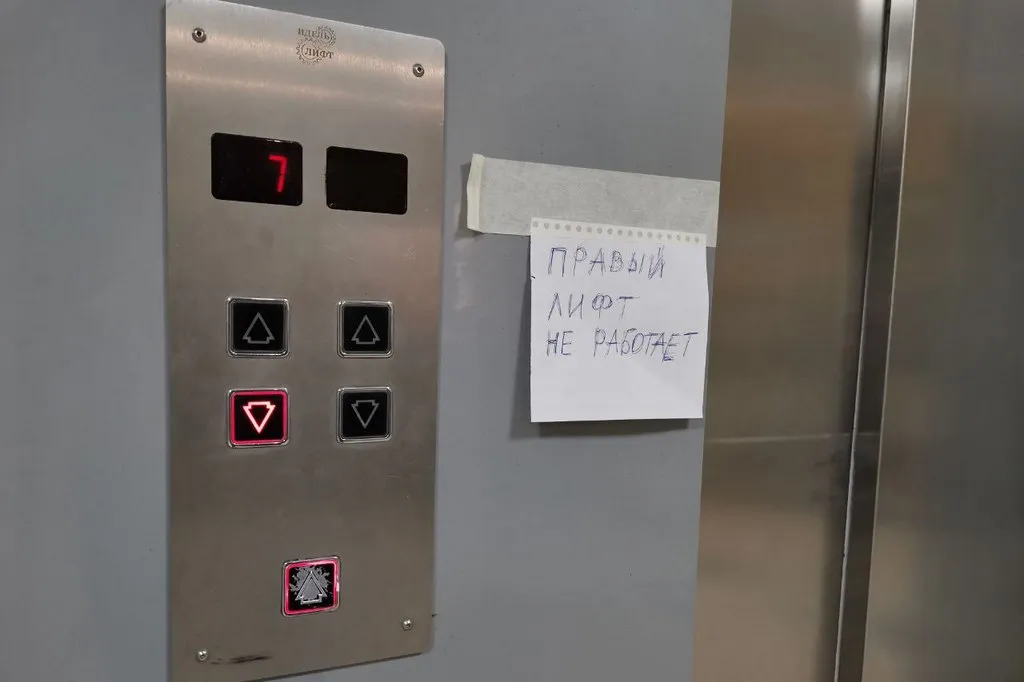 В Минстрое предупредили о риске срыва замены лифтов в МКД
