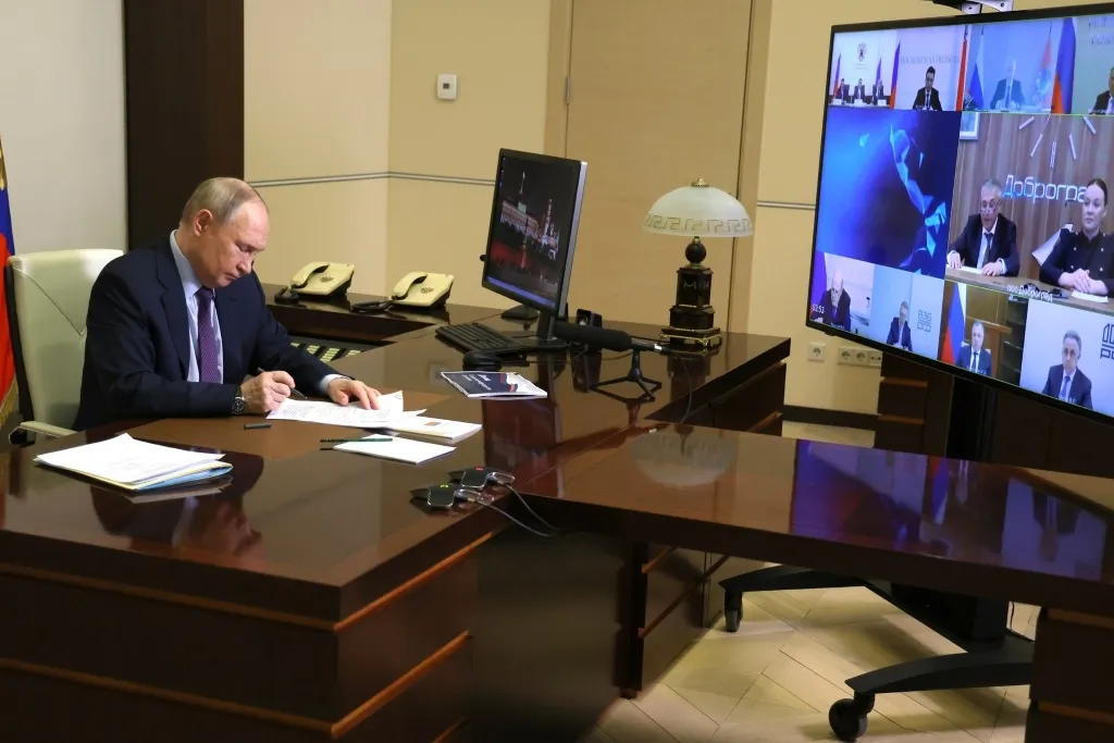 Расширение семейной ипотеки и программа для ИЖС: тезисы заседания президиума Госсовета РФ