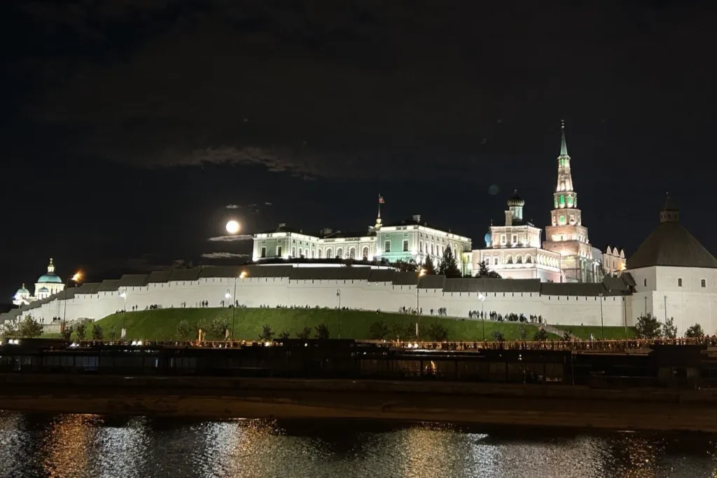 «А из нашего окна…»: где в Казани найти квартиру с видом на Кремль