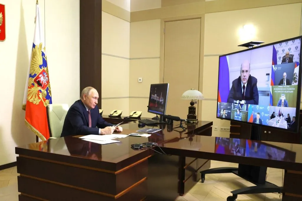 Владимир Путин заявил о сокращении застройщиками новых проектов