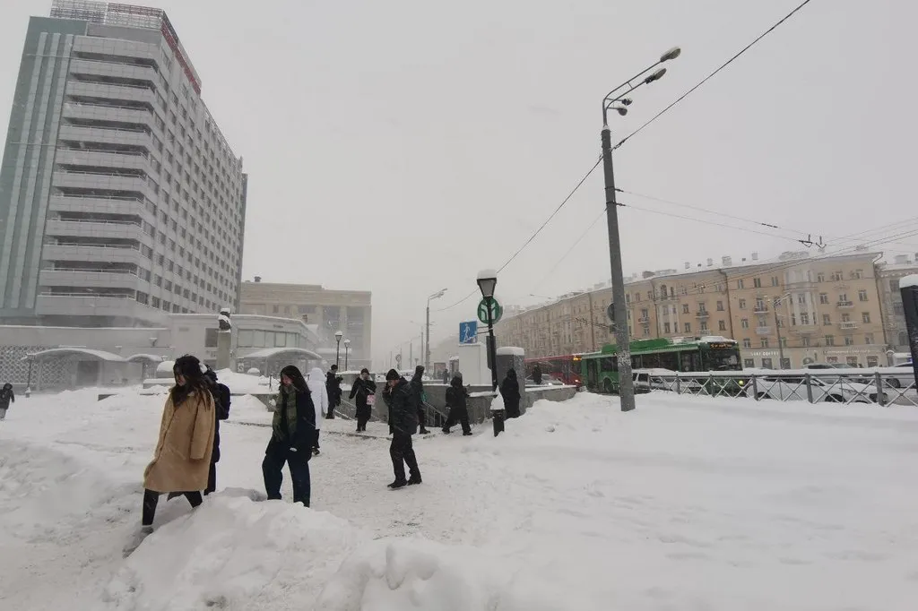 Зимние дела: в какие сроки должны убирать снег в Казани