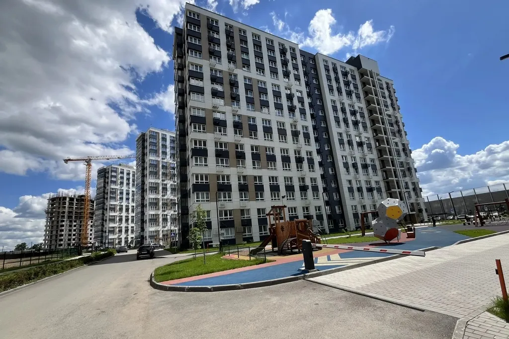 Квартира возле железной дороги за 8,7 млн: плюсы и минусы ЖК «Династия»