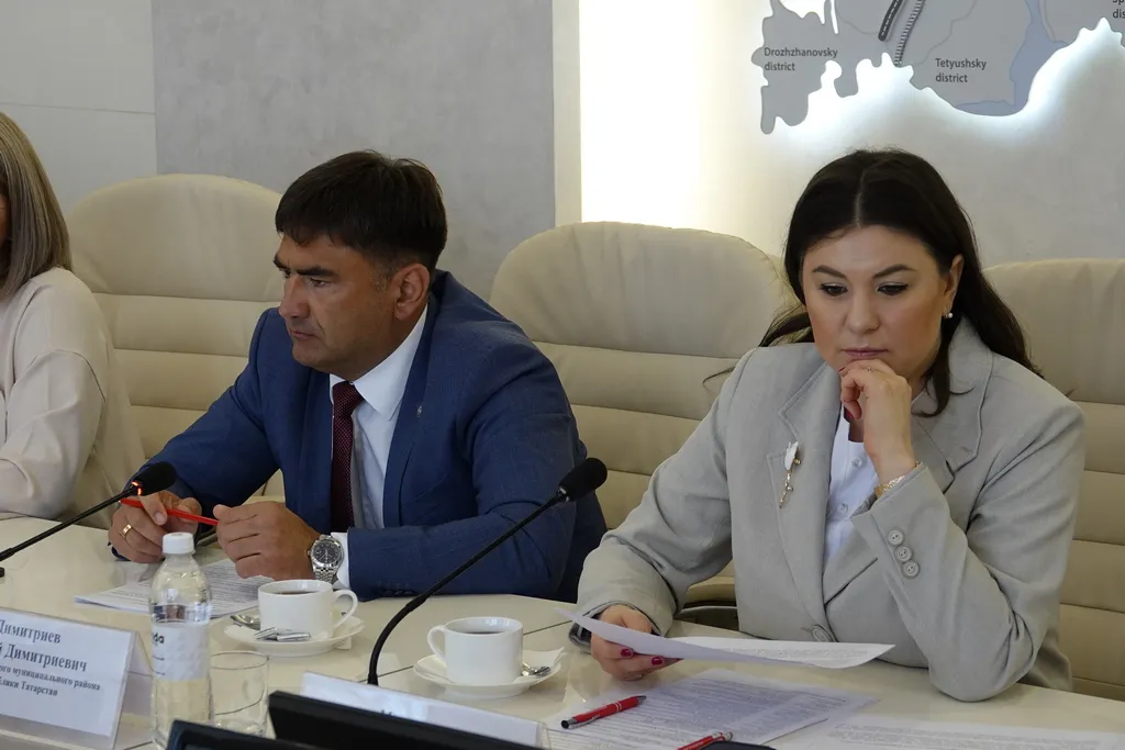 Под Кукмором построили деревню для аграриев