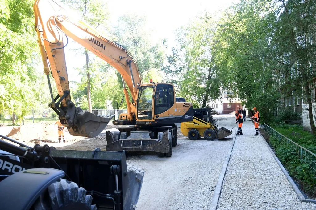 Благоустройство жилого квартала рядом с новым зданием театра Камала выполнено на 60%