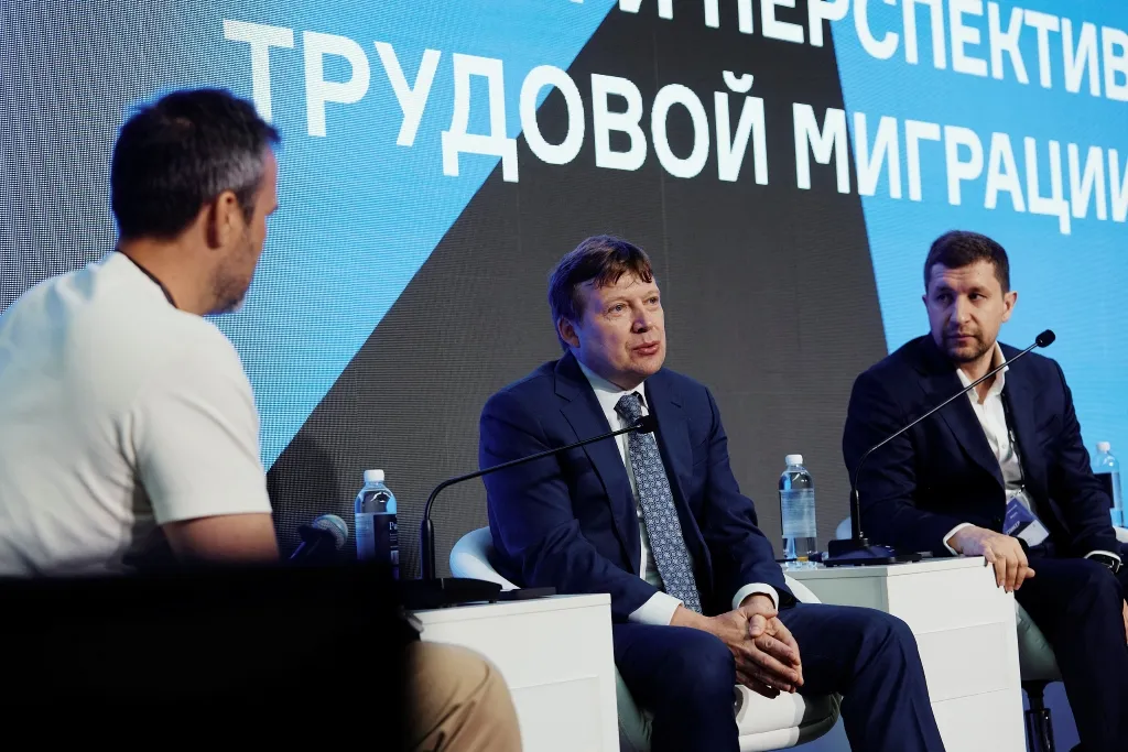 Вместо таджиков и узбеков – индусы и северные корейцы: как изменится облик мигрантов на стройке
