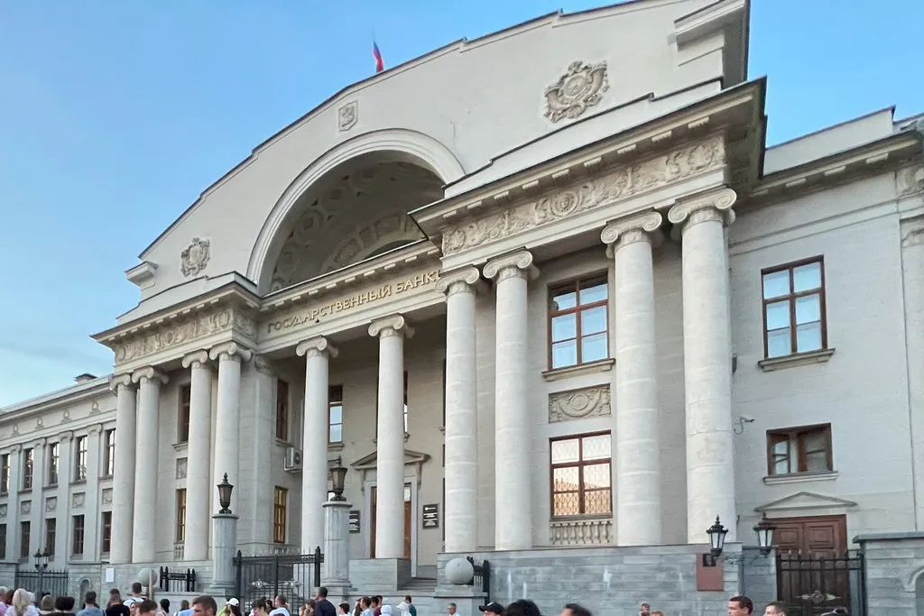 Центробанк поднял ключевую ставку до 19% годовых