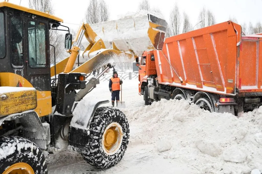 В Казани водителям спецтехники и дорожным рабочим увеличили зарплату