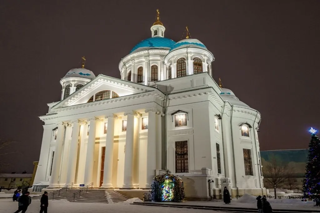 После рождественской службы к Казанскому собору подадут автобусы