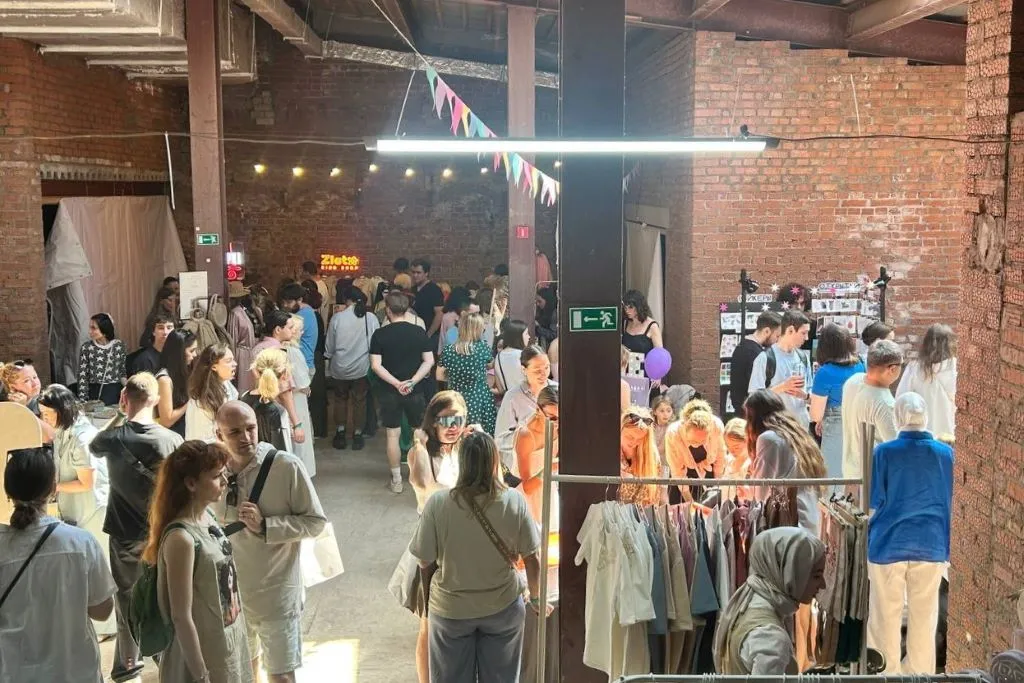 Ночники, елочные игрушки и панно: гид по новогоднему Open Space Market