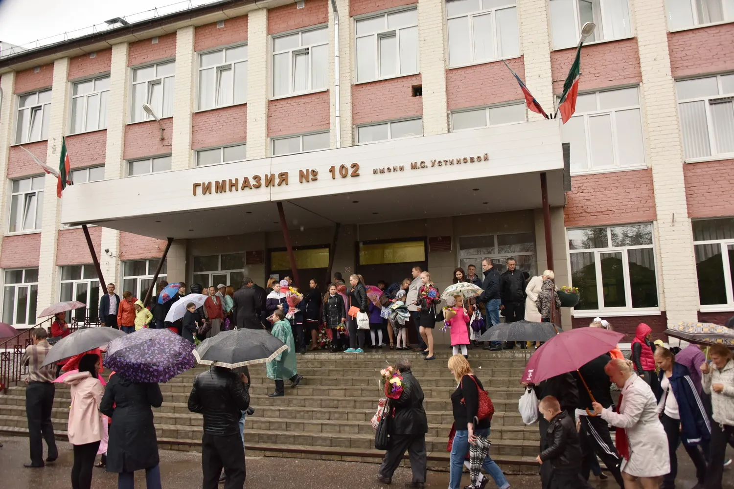 Гимназия №102: строгость, дисциплина и разлад