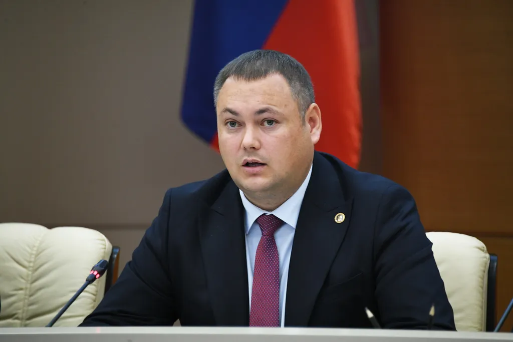Дамир Шайдуллин напомнил, что программа капремонта охватила 911 домов, где проживают более 209 тыс. человек. Фото: prav.tatar.ru