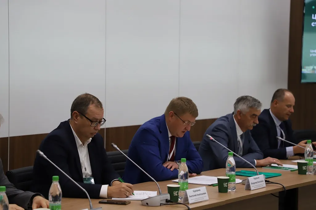 Замминистра строительства РТ Владимир Кудряшев заметил, что все масштабные проекты требуют цифровой трансформации отрасли. Фото: minstroy.tatarstan.ru