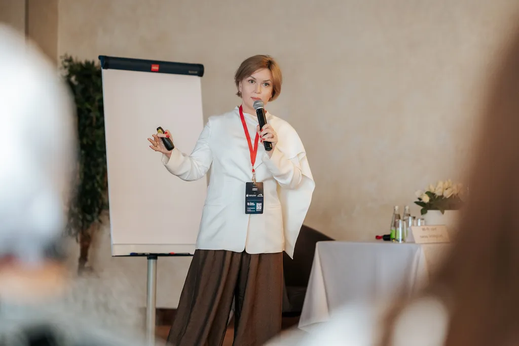 Руководитель «Центра ипотечного кредитования» Екатерина Мишина затронула важность работы коммерческого брокера с агентством недвижимости. Фото: Гильдия риэлторов РТ