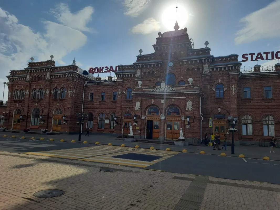Парадное здание вокзала привлекает внимание туристов. Фото: Урбан Медиа