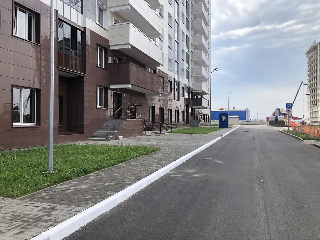 В ЖК есть хороший двор с детской и спортивной площадками, но жильцы хотят сделать его закрытым. Фото: наш.дом.рф