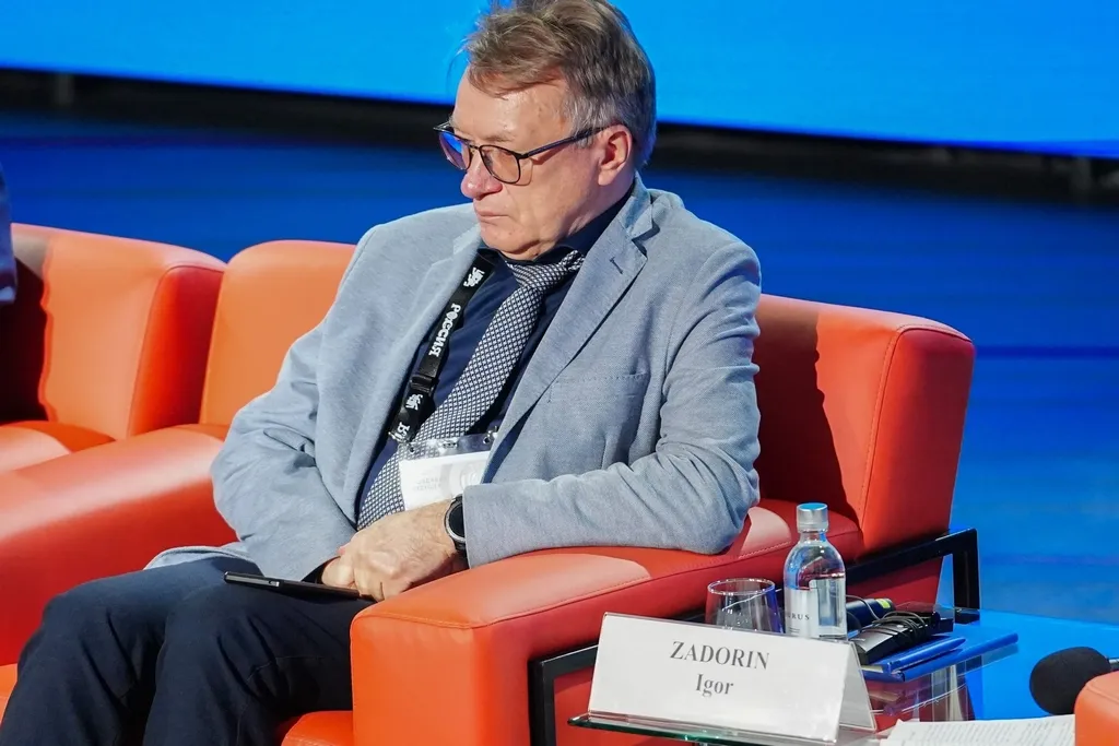 Игорь Задорин объяснил, как формируется двойная петля отставания при создании городов будущего. Пресс-служба Национального центра «Россия»