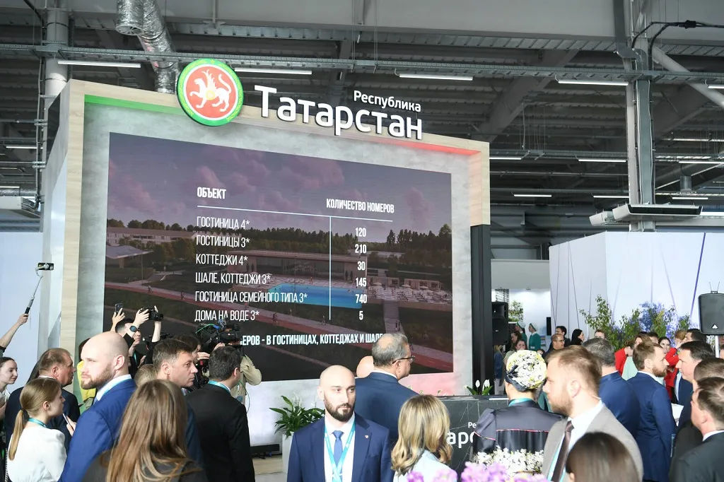 Делегации представили проект строительства туристического центра «Казань Марина» в Лаишевском районе. Фото: пресс-служба Раиса РТ