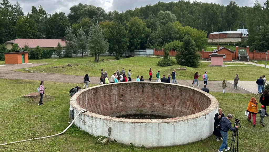 Один из старинных резервуаров на 20 тыс. ведер. С момента открытия водозабора его использовали вплоть до 2005 года. Фото: Урбан Медиа