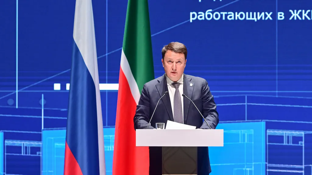 Проблемой по-прежнему остается нехватка кадров — по направлению строительства насчитывается 13 тыс. вакансий, отметил Марат Айзатуллин. Фото: rais.tatarstan.ru