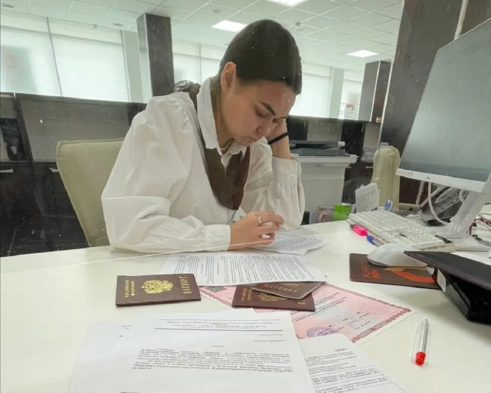 Сделки по двум последним квартирам пришлись на сентябрь, так что везде были очереди — ажиотаж на покупку квартир по старым ставкам сделал свое дело. Фото предоставлено героем статьи.