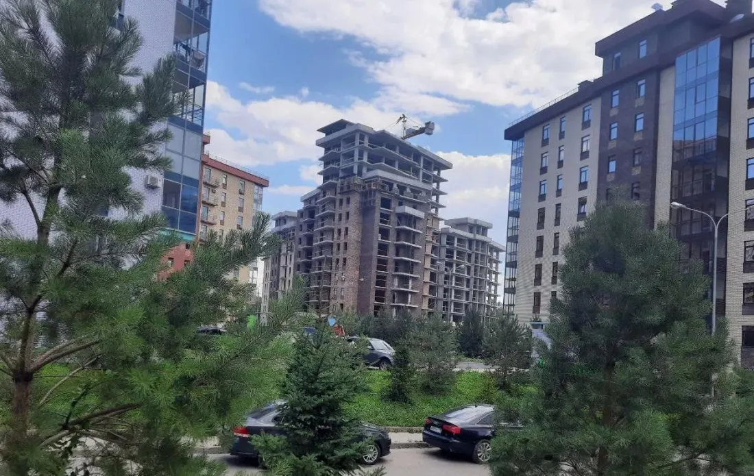В ЖК Дубрава мало инфраструктуры, зато много спокойствия и лес под боком. Фото: Урбан Медиа