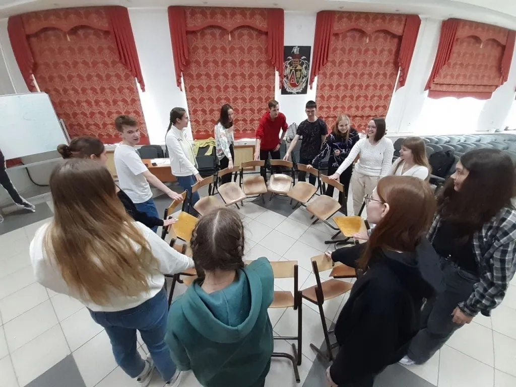 В лицее №131 не только дают хорошие знания, но и уделяют много времени всестороннему развитию детей. Фото: vk.com/lyc131
