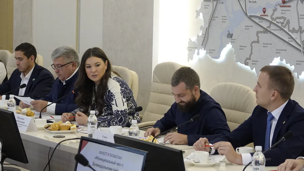 Талия Минуллина похвалила район: в 2023 году на инвестсоветах под председательством раиса РТ рассмотрели 62 крупнейших проекта, 17 из них относятся к Зеленодольскому району. Фото: пресс-служба АИР РТ