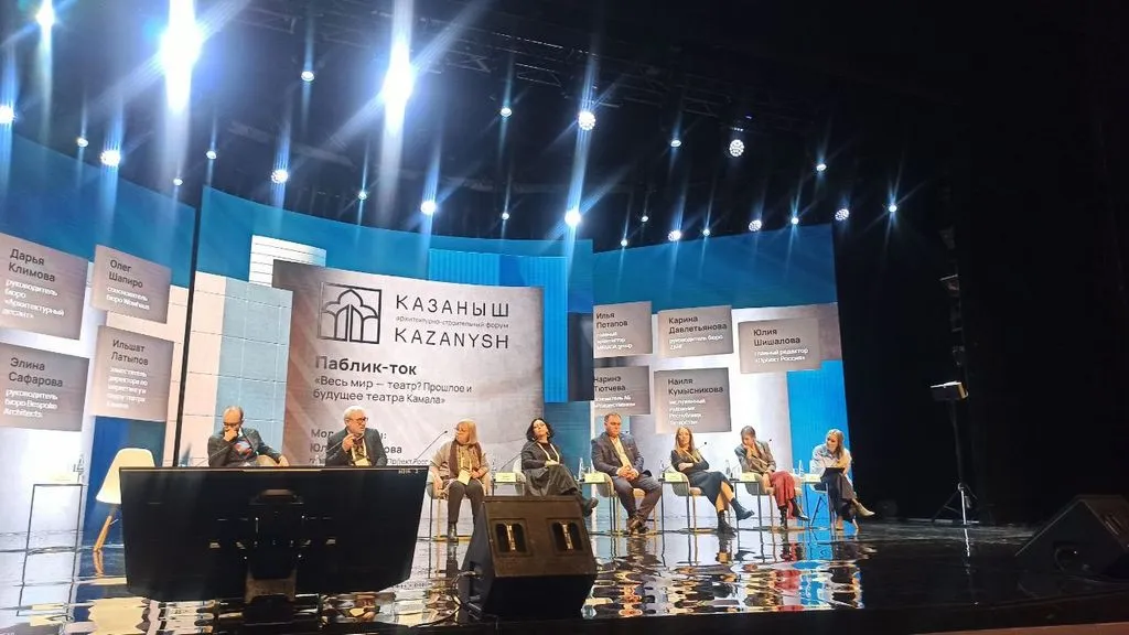 Сооснователь бюро Wowhaus Олег Шапиро отметил, что проект нового здания театра Камала постоянно дорабатывается, и презентовал часть интерьеров. Фото: Урбан Медиа