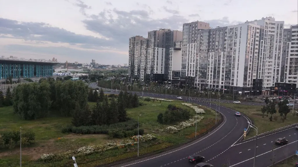 В 2005 году микрорайон выглядел совершенно иначе: не было дорог, а там, где сейчас футбольный стадион, находился небольшой лесок. Фото предоставлено героем статьи