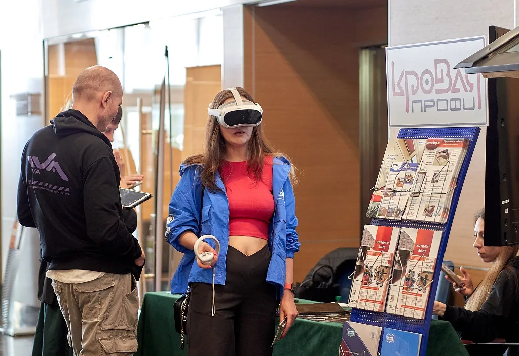 Особой популярностью пользовалась VR-выставка, которую испробовали практически все желающие. Фото: бизнес-клуб Zagorod