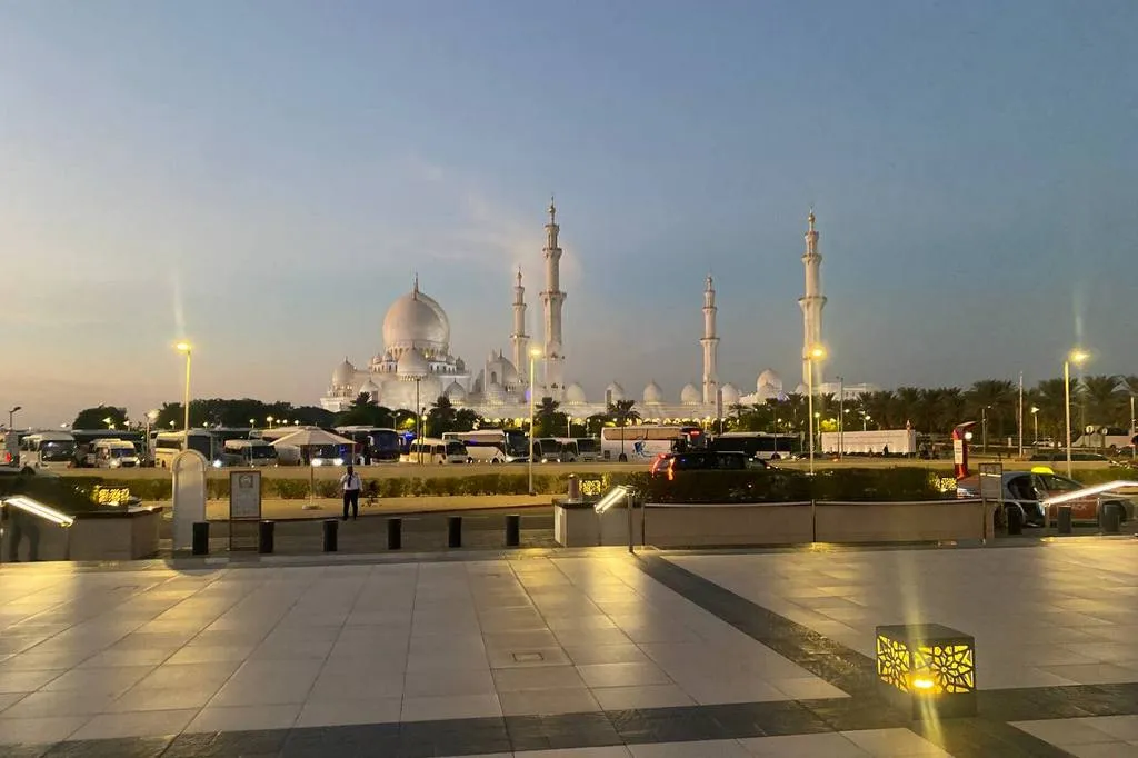 Посетили мечеть шейха Зайда — сказочно красивое место, но сейчас волшебная атмосфера куда-то пропала. Фото предоставлено героиней статьи