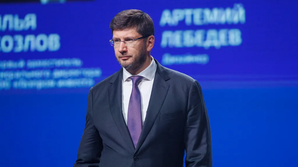 Александр Ломакин рассказал, что завершает формирование нацпроекта «Инфраструктура для жизни», который позволит развивать не только большие города, но и малые населенные пункты. Фото: пресс-центр форума «100+ Techno Build»