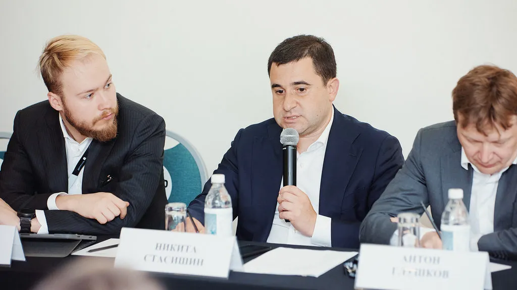  Никита Стасишин рассказал о мерах господдержки молодежи в сфере жилищного строительства. Фото: пресс-центр форума «Движение» 