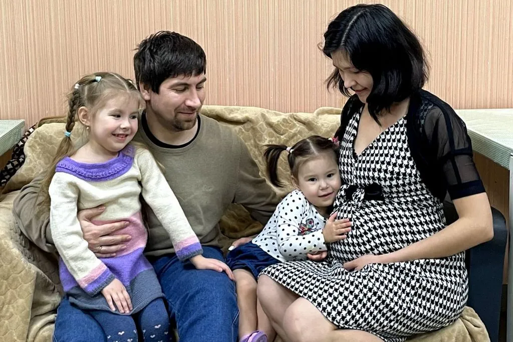 Мы жили в общежитии и, казалось, что хуже уже быть не может. Также мы узнали, что я беременна третьим малышом, и в общежитии на нас стали смотреть совсем косо. Фото предоставлены героями статьи