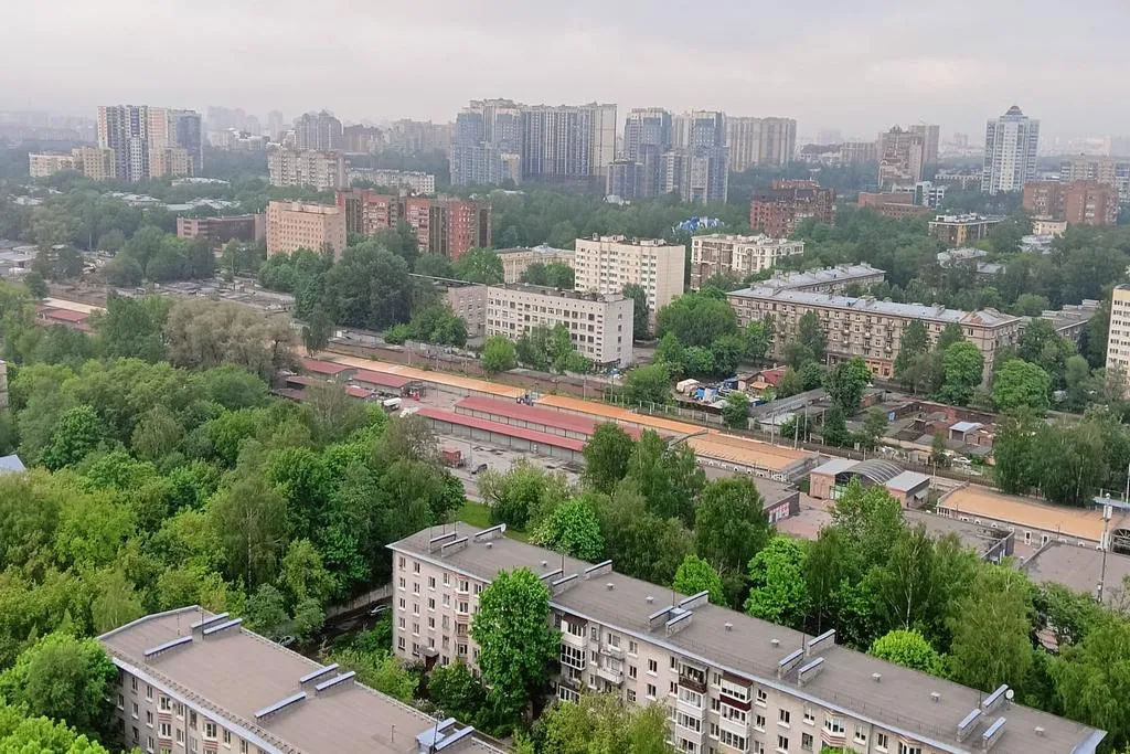 Поиск квартиры в любом городе начинается с выбора локации, конкретно в Питере важна была ее транспортная доступность. Фото: Урбан Медиа