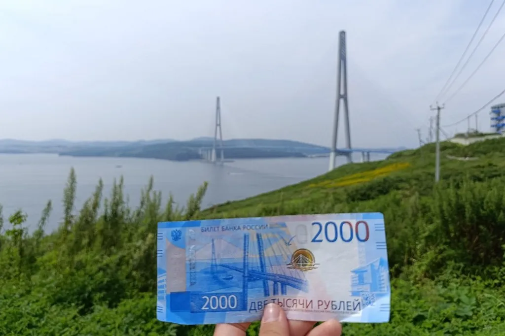 На остров Русский ехали через одноименный мост, который изображен на купюре в 2000 рублей. Фото предоставлено героем статьи