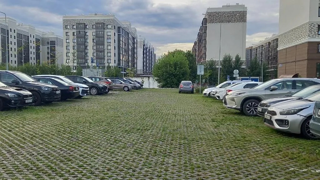 Парковочные места в ЖК «Новые Горки». Фото предоставлено героиней статьи