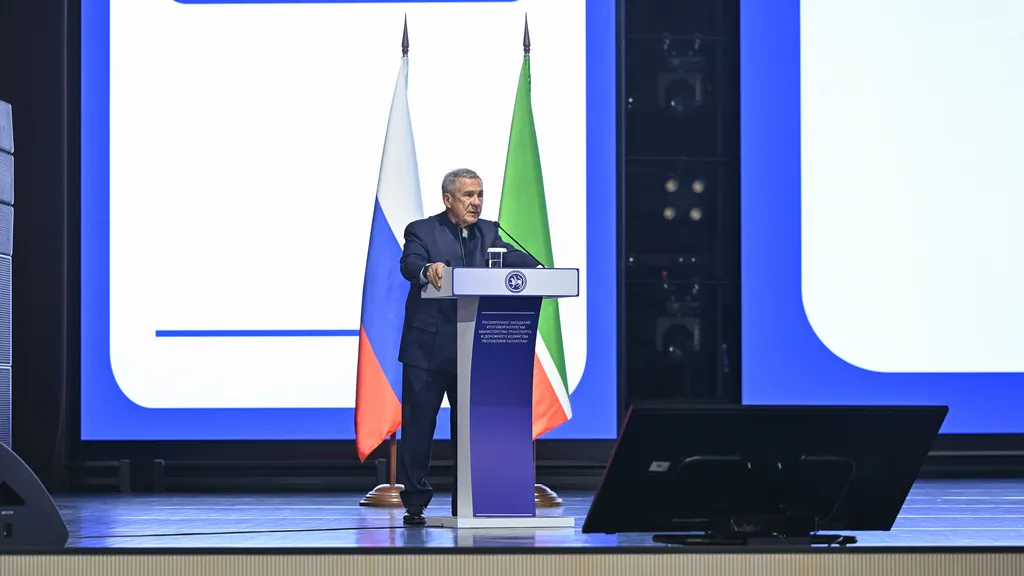 Минниханов привел в пример Сингапур, где вы не можете купить автомобиль по собственному желанию. Фото: пресс-служба раиса РТ