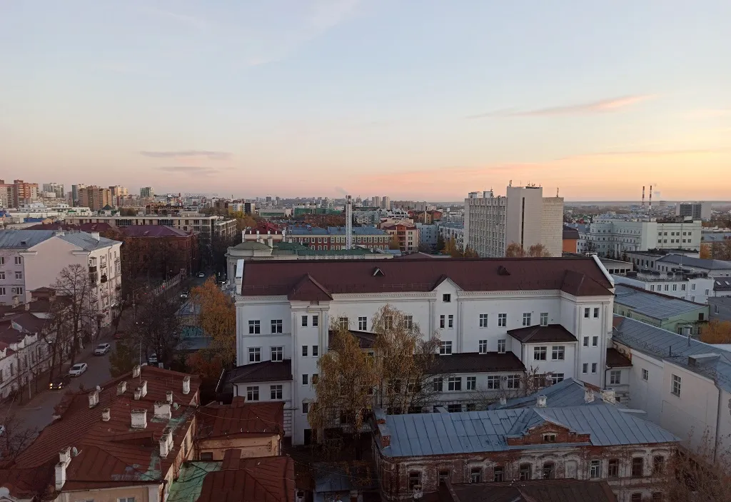 У меня раньше центр всегда ассоциировался с пробками, оказалось, что это не так. В любую часть города на машине добираюсь буквально за 10 минут.
