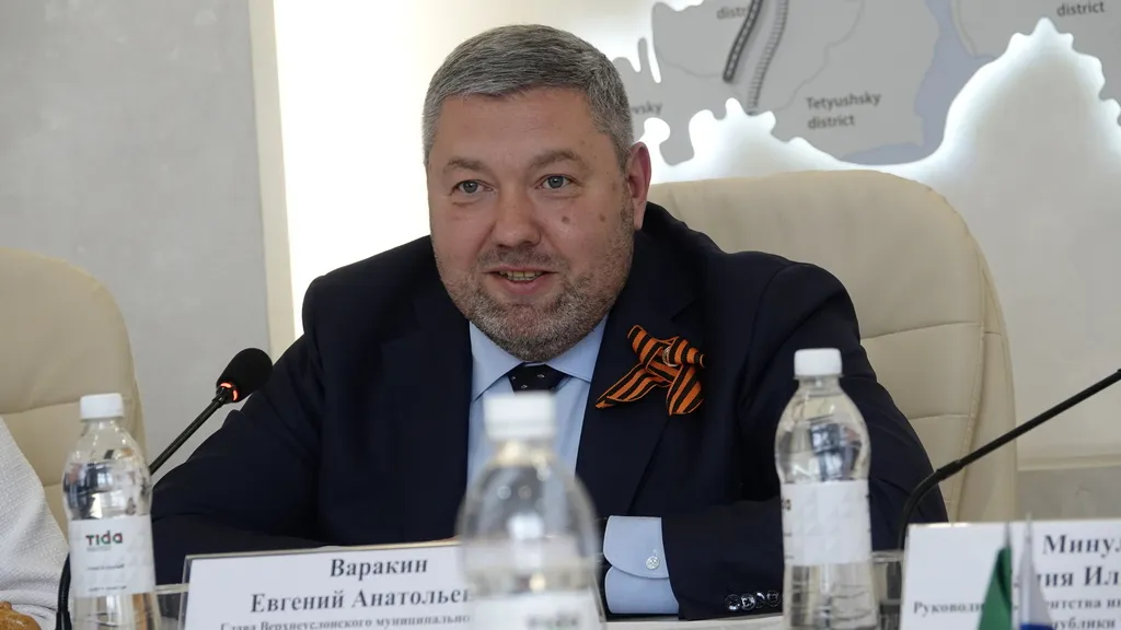 Евгений Варакин рассказал, что во всем районе сейчас всего 3 гостиницы, а в Верхнем Услоне нет ни одной. Фото: АИР РТ
