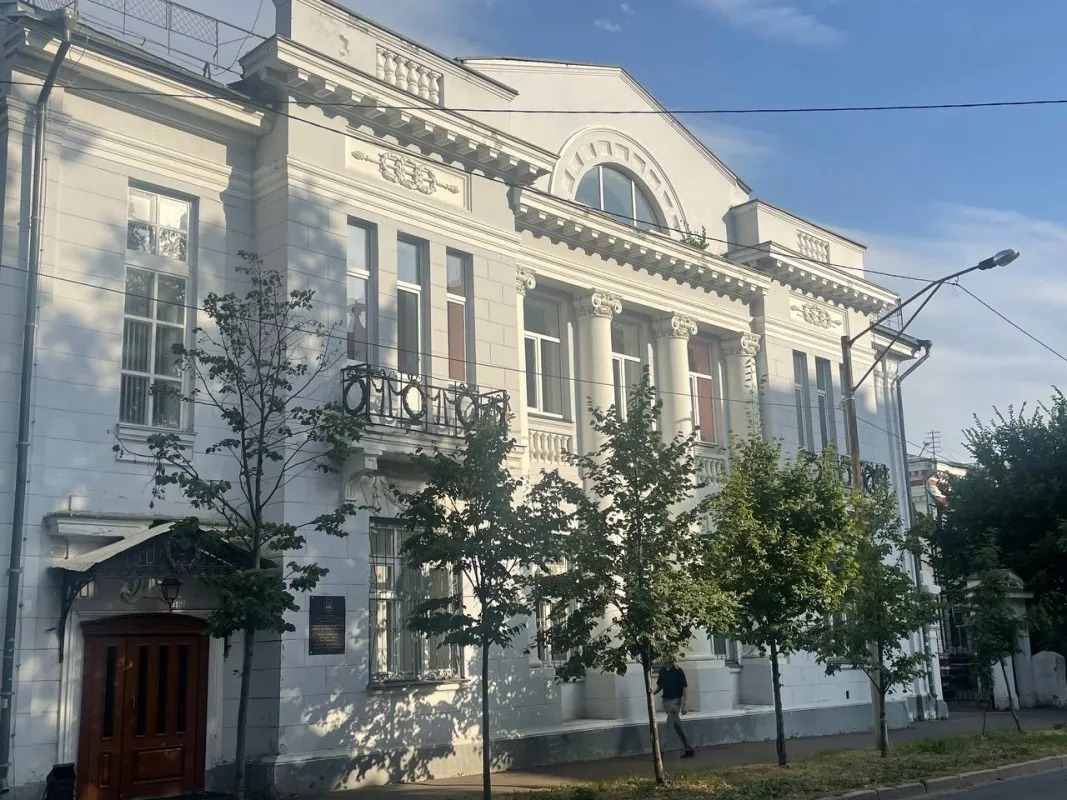 Дом Марко - это двухэтажное здание в стиле неоклассицизма. Фото: Урбан Медиа