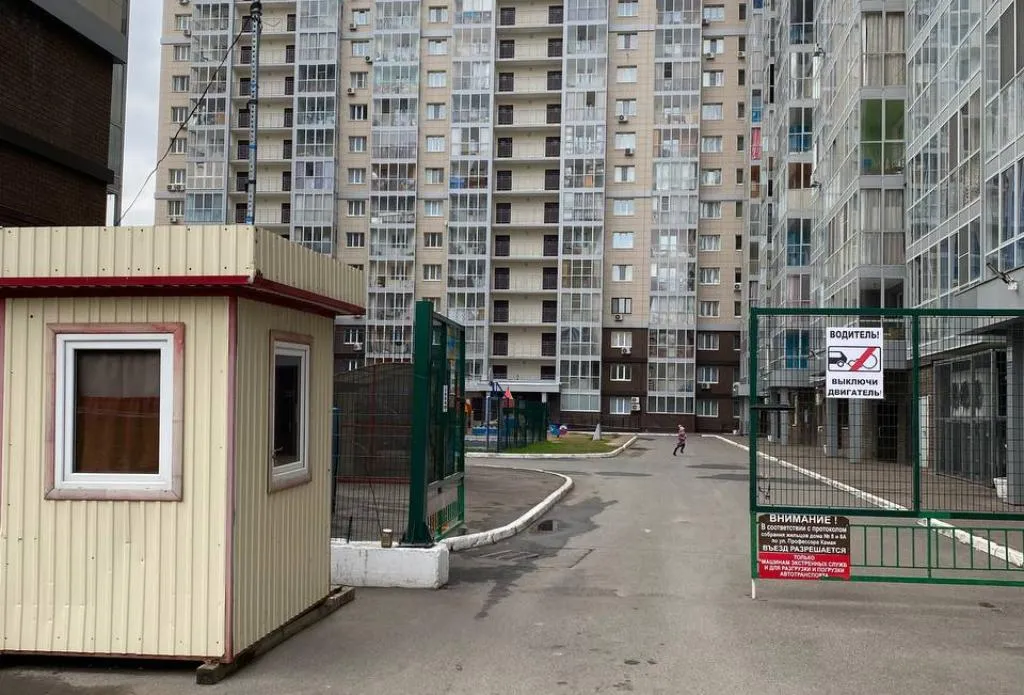 Приятным сюрпризом для меня стало то, что в ЖК закрытый двор. Можно спокойно отпускать детей гулять.
