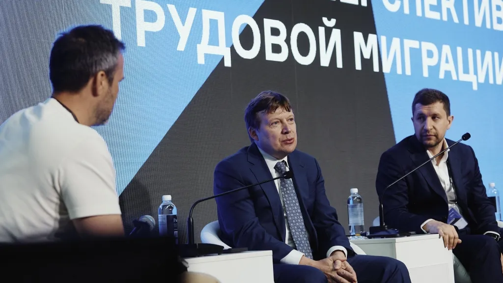 Вместо таджиков и узбеков – индусы и северные корейцы: как изменится облик мигрантов на стройке
