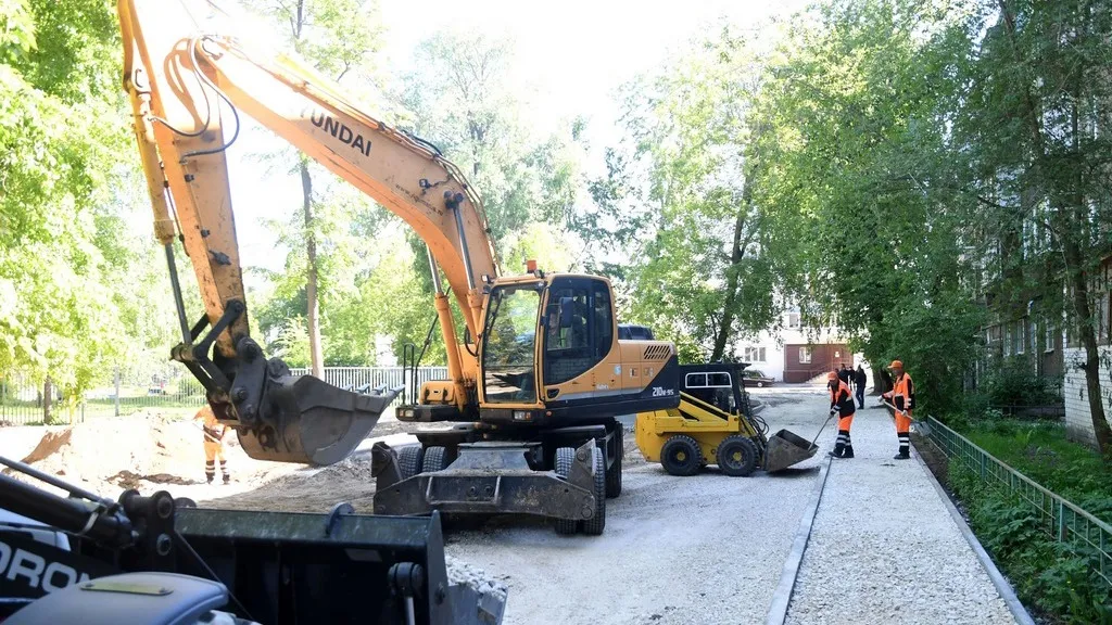Благоустройство жилого квартала рядом с новым зданием театра Камала выполнено на 60%